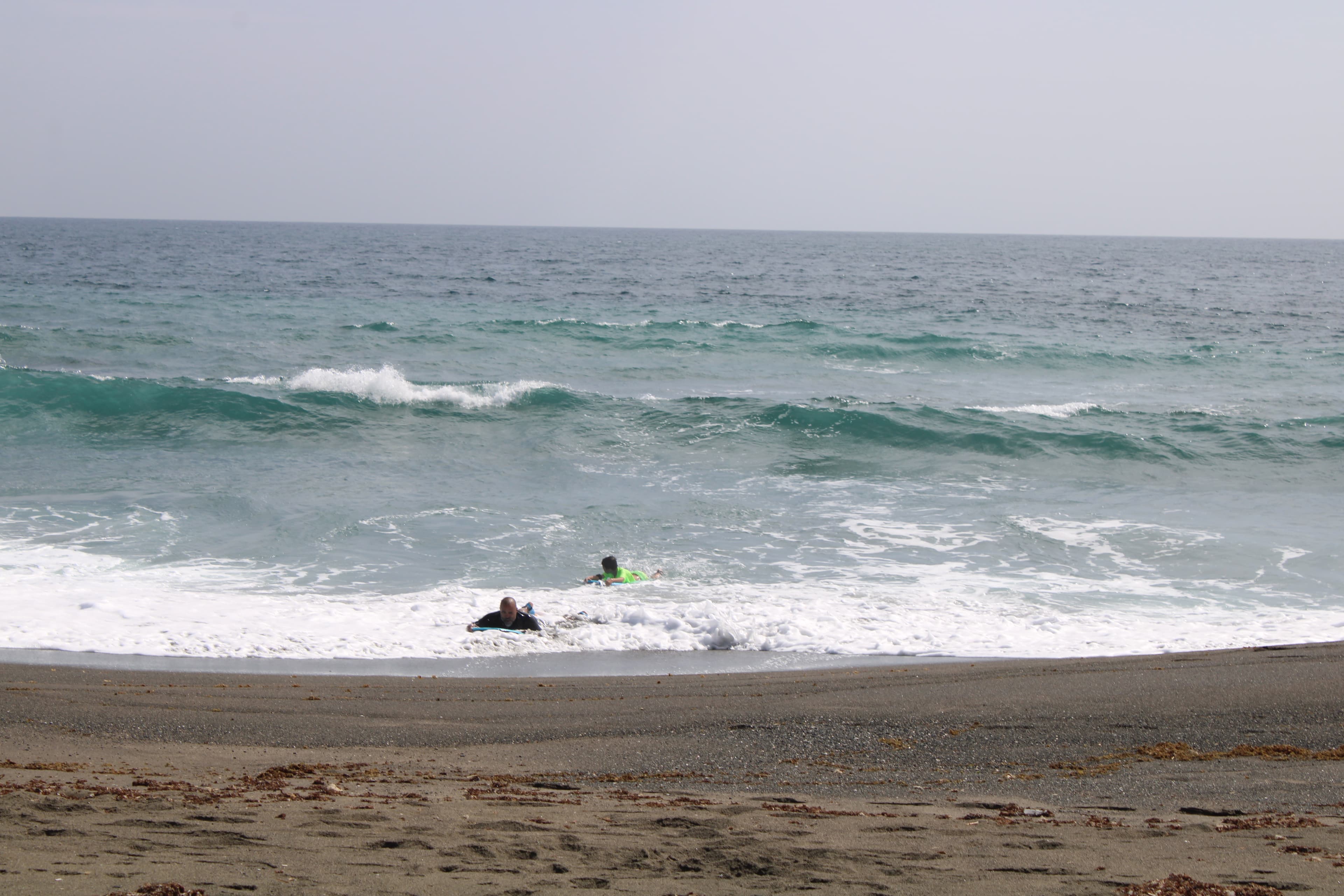 Teaching boogie boarding near Arenas Negra
